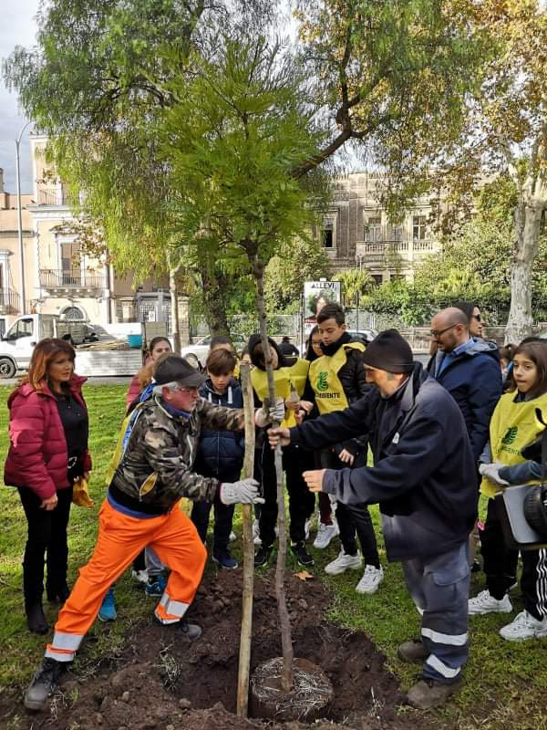 100-alberi-per-Catania_1756 Legambiente, lunedì nuove piantumazioni del progetto “100 alberi per Catania”, anche senza i macchinari del Comune