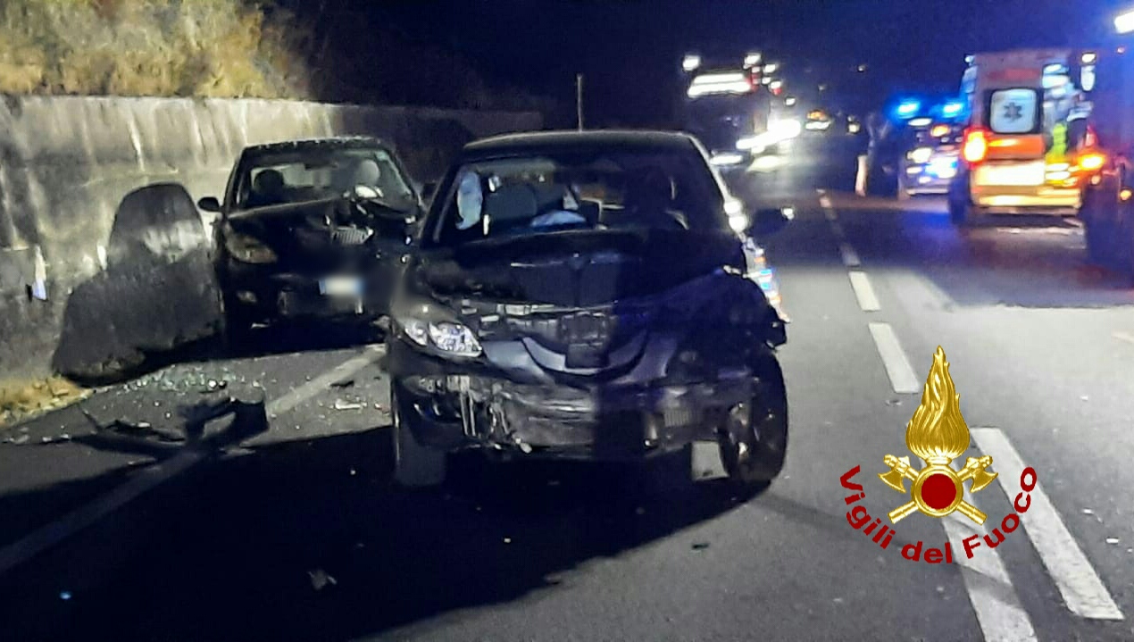 SS 284, incidente stradale nella notte