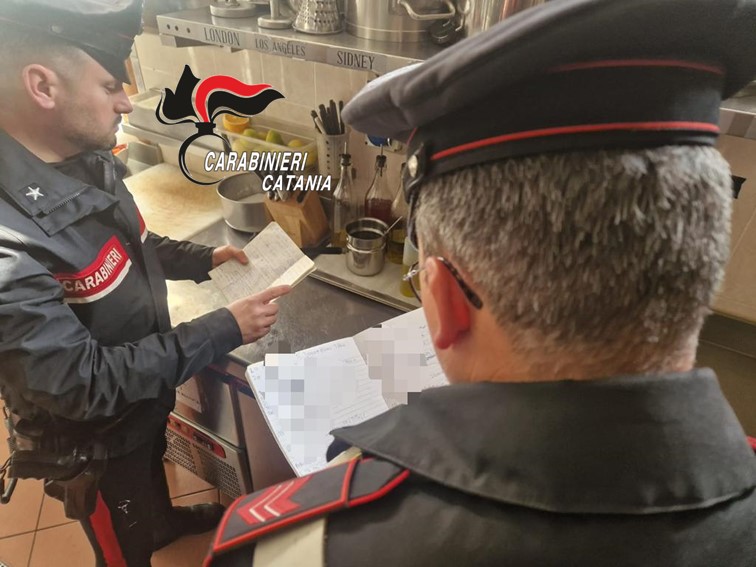 2.-FOTO-CC-Randazzo Randazzo, pusher nega che la casa sia sua per non essere perquisito