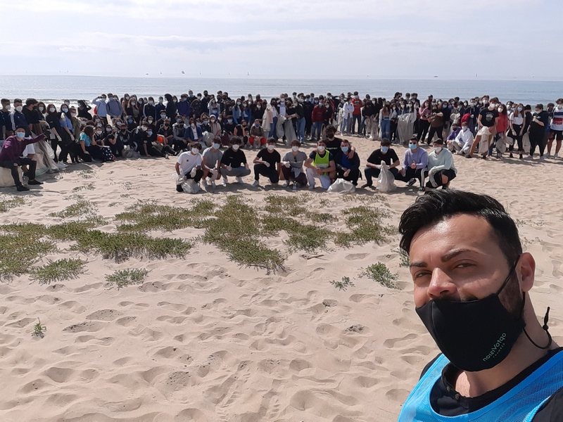 “Cambiamento green”: volontari ripuliscono le spiagge libere della Playa