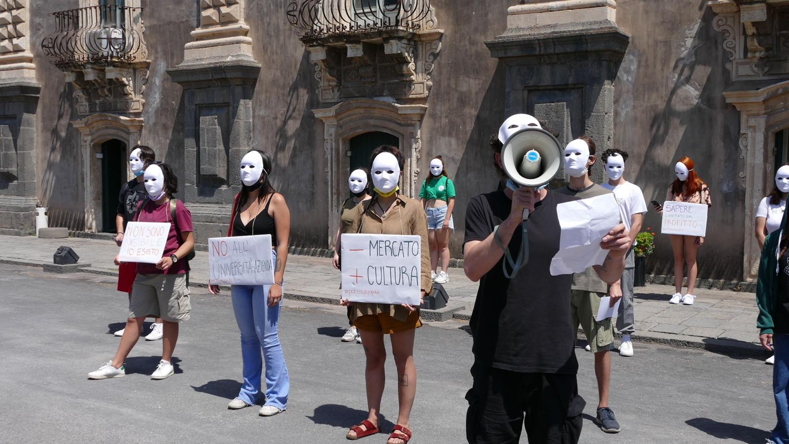 474C3AC0-F2EE-41A9-A831-7365EB0021BB Contro il G20 a Catania, ai Benedettini la protesta del Mua e di Potere al Popolo