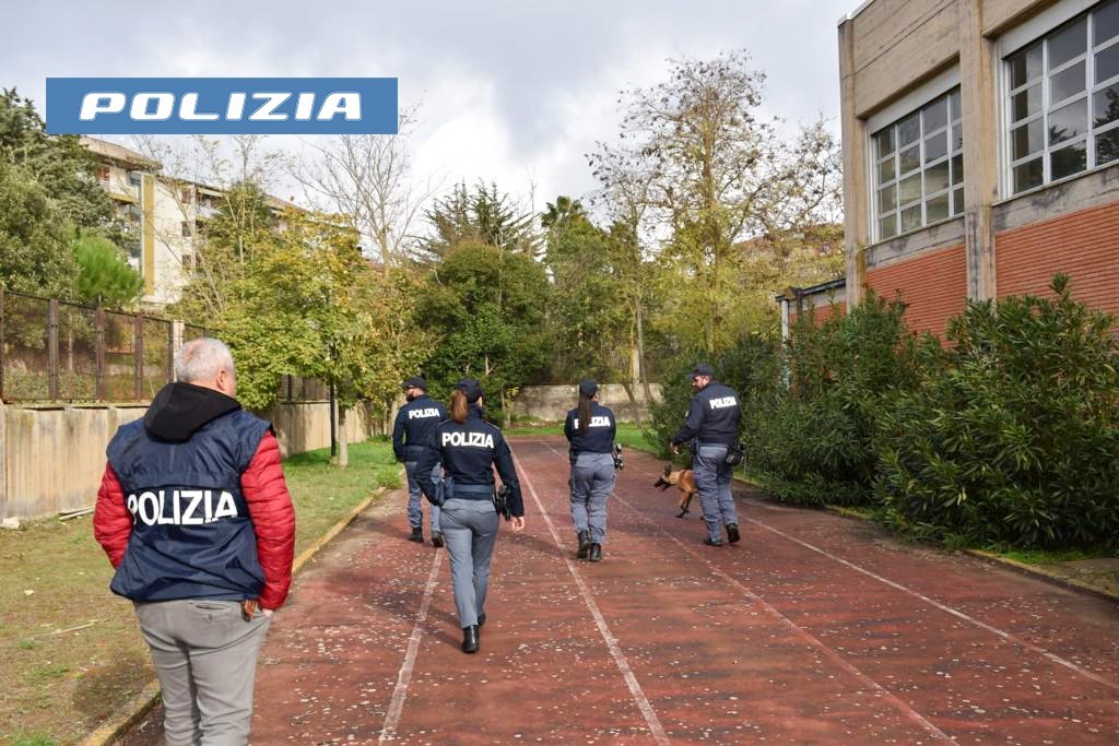 Caltagirone, controlli antidroga della Polizia nelle scuole
