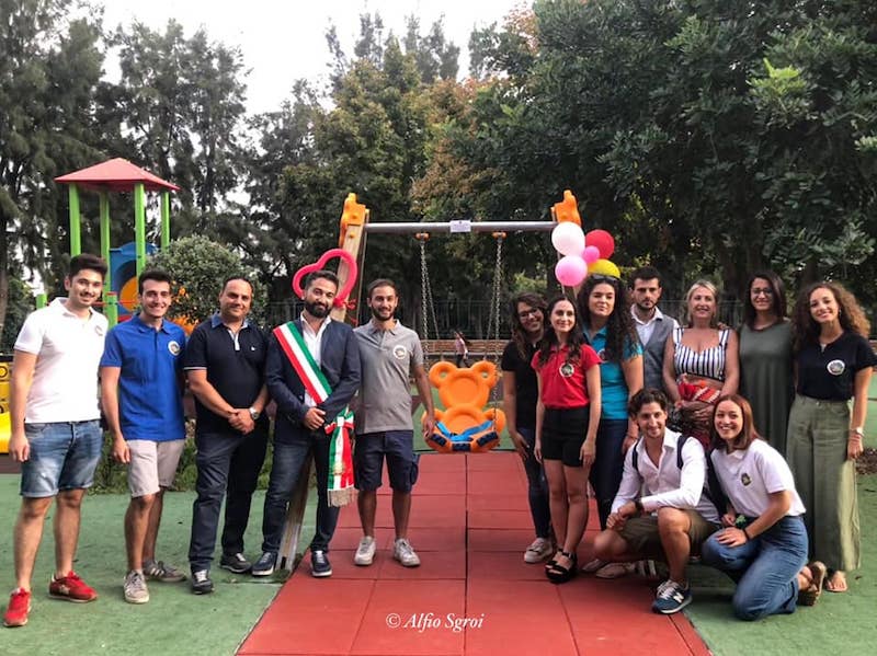 Belpasso, inaugurata altalena per bambini diversamente abili