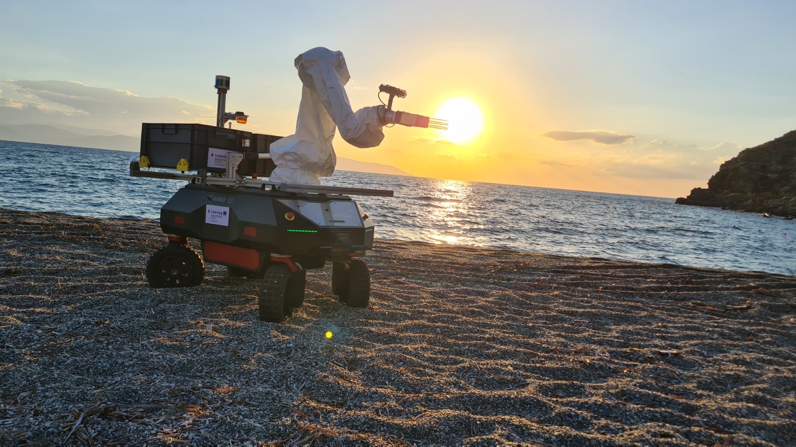 <strong>Unict, ecco il robot che raccoglie e differenzia i rifiuti sulle spiagge</strong>