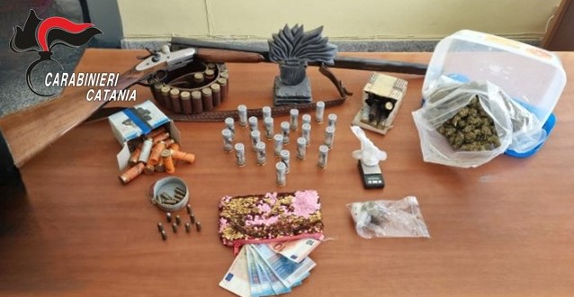 Belpasso, armi e droga in casa (e sui social)