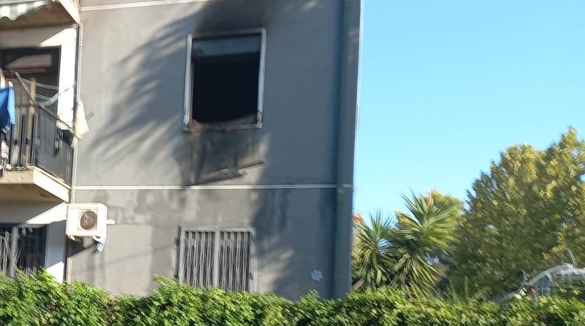 Carabinieri Carabinieri eroi salvano coppia di anziani