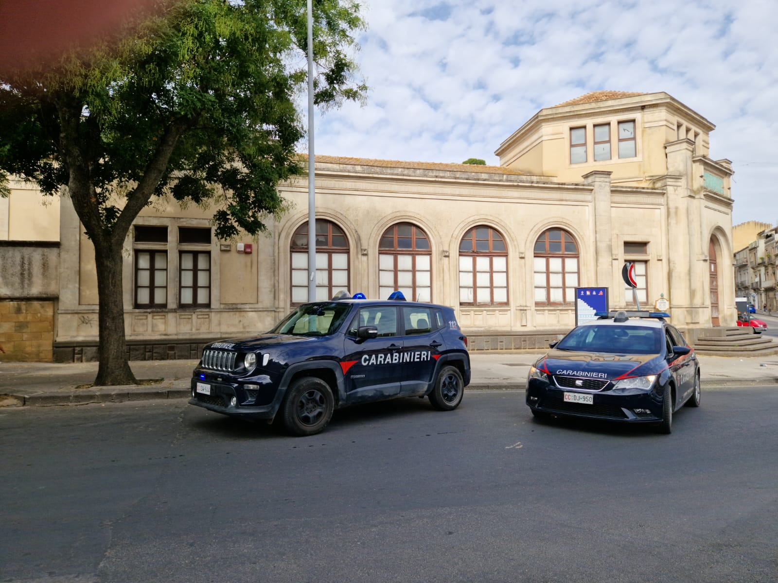 Carabinieri-Caltagirone Caltagirone, ruba occhiali da sole. Denunciato pregiudicato