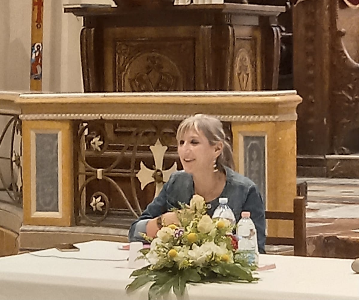 Costanza-Miriano Ricominciano i tour con Costanza Miriano, incontrata a Comiso -VIDEO
