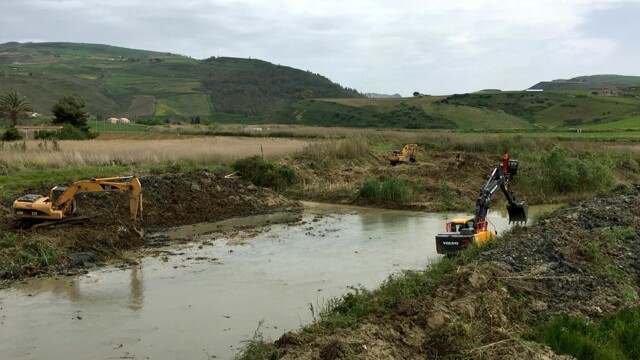 Fiume-Belice-a-valle-della-diga-Garcia-nel-Comune-di-Poggioreale-4-escavatori-in-opera_1-3 Risorse idriche Sicilia, più del 60% di acqua negli invasi
