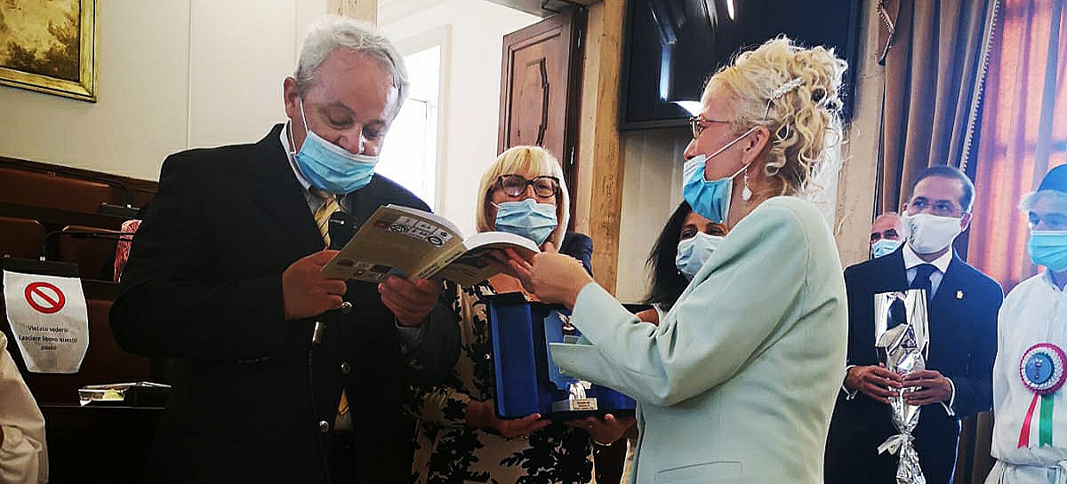 IMG_20200818_185733 “Le candelore seducono il cuore di Sant’Agata”, libro dedicato alla memoria di Mons. Gaetano Zito