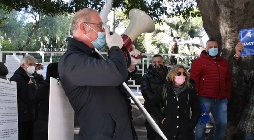 Settore ristorazione in protesta in via Etnea: “Adesso basta, i nostri ristoranti sono sicuri”.