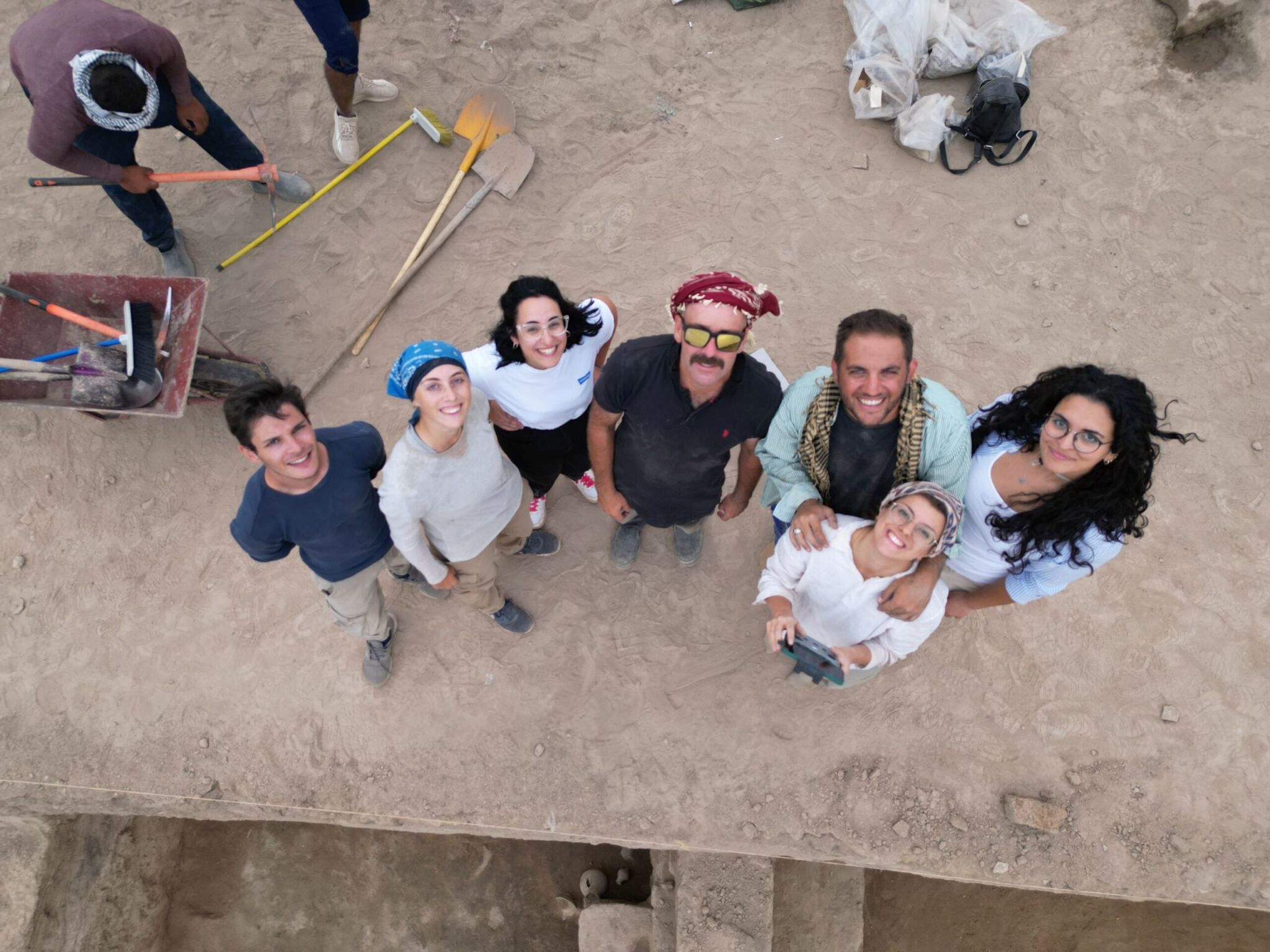 Il-team-di-ricercatori-scaled Sulle tracce di Hammurabi: nuove scoperte a Tell Muhammad, antica città babilonese nei pressi di Baghdad