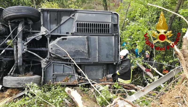 Immagine-9 Siena, pullman con turisti si ribalta: un morto e alcuni feriti