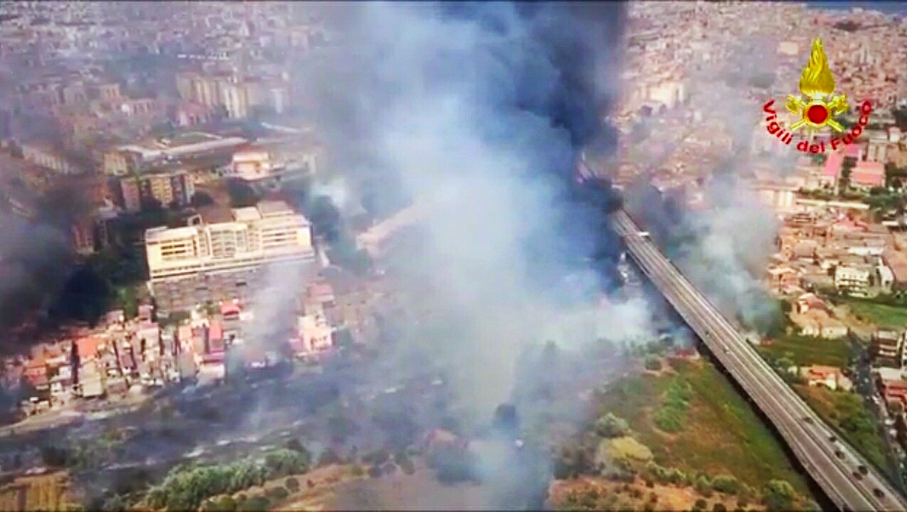 Incendi-Catania Incendi, aggiornamento interventi Vigili del Fuoco di Catania
