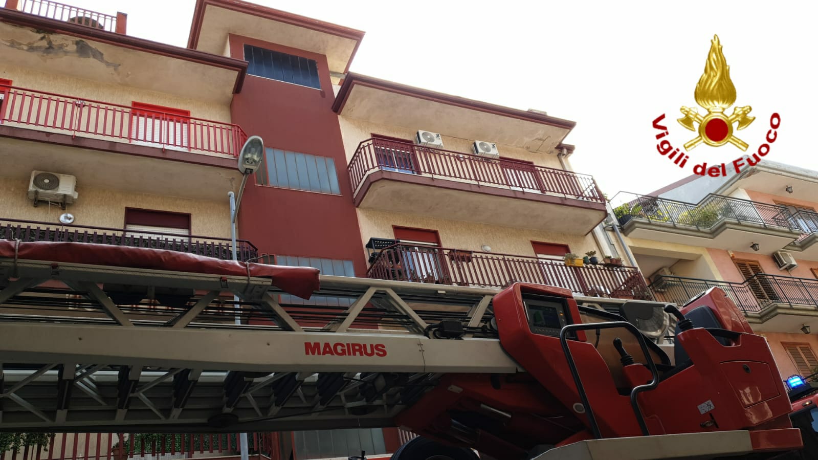 Aci San Filippo, incendio in abitazione: un morto