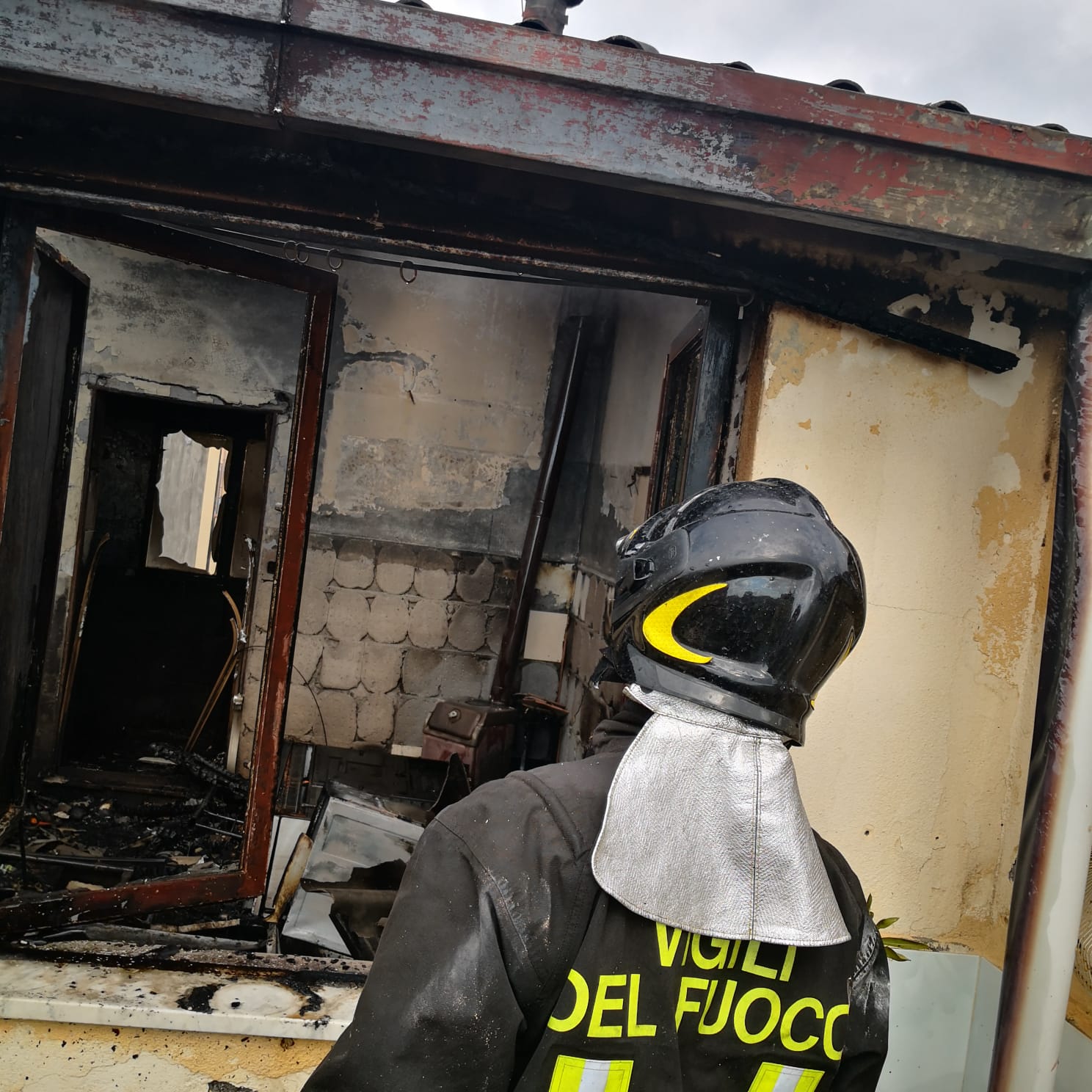 Belpasso, sfiammata bombola a gas. A fuoco un appartamento: 88enne ustionata