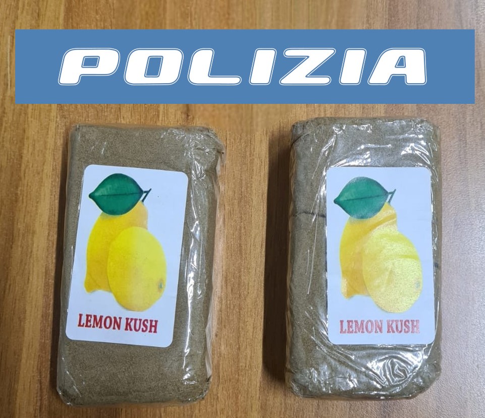 Catania, uomo lancia droga dall’auto