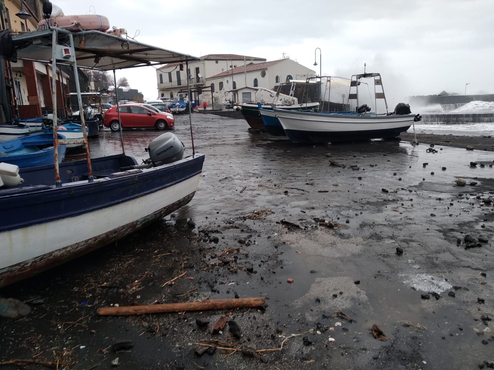 Meteo Acireale, chiusi gli accessi ai porticcioli di Stazzo e Capomulini