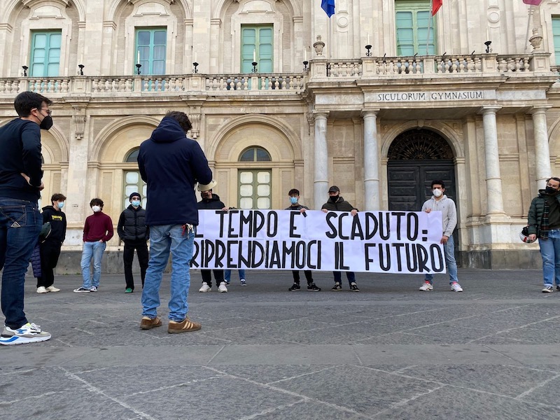 Manifestazione-studenti-universita Studenti manifestano in piazza Università: “La cultura è la nostra protesta rivoluzionaria”