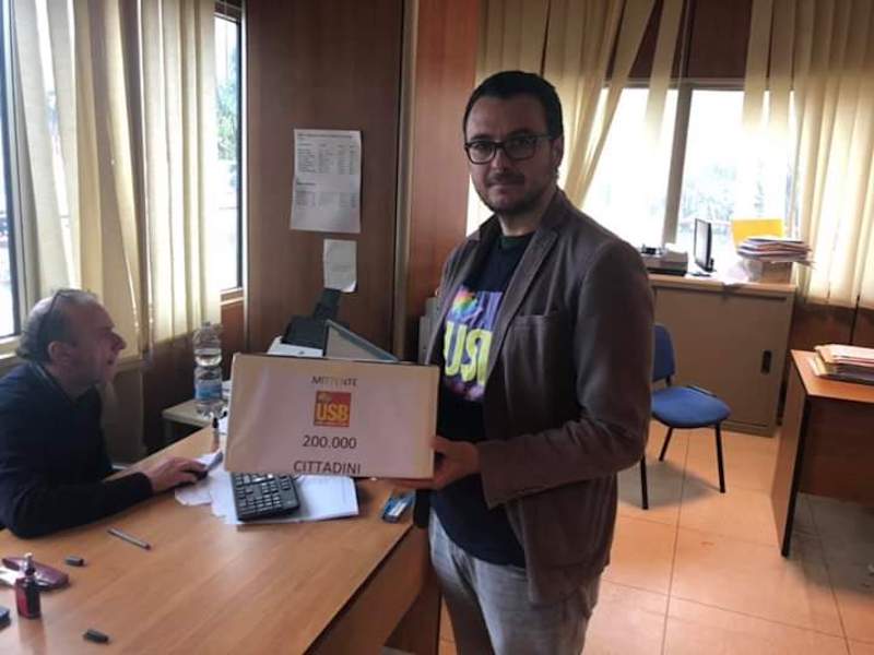 PHOTO-2019-05-22-16-54-56 Insegnante sospesa, provveditore di Palermo rifiuta incontro Usb Scuola. Oggi al Quirinale