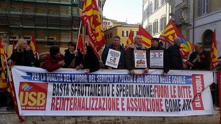PHOTO-2019-11-19-20-04-10 Oltre 15 pullman a Roma per la mobilitazione dell’USB degli ex Lsu-Ata-Appalti storici