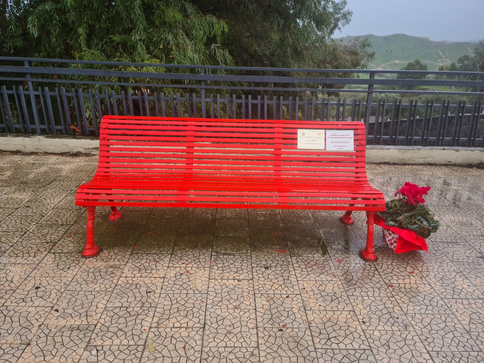 La panchina rossa di Motta San’Anastasia