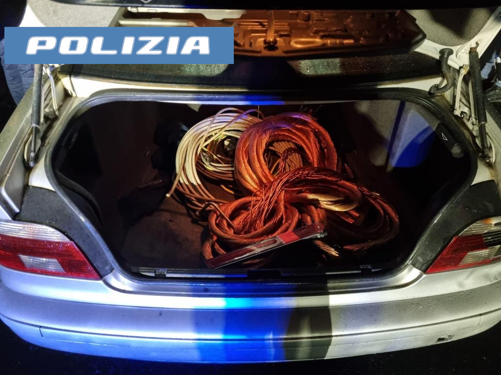 Rubano rame da un magazzino di Trenitalia