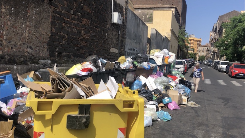 La discarica di Lentini mette in ginocchio Catania. Seri rischi di emergenza sanitaria