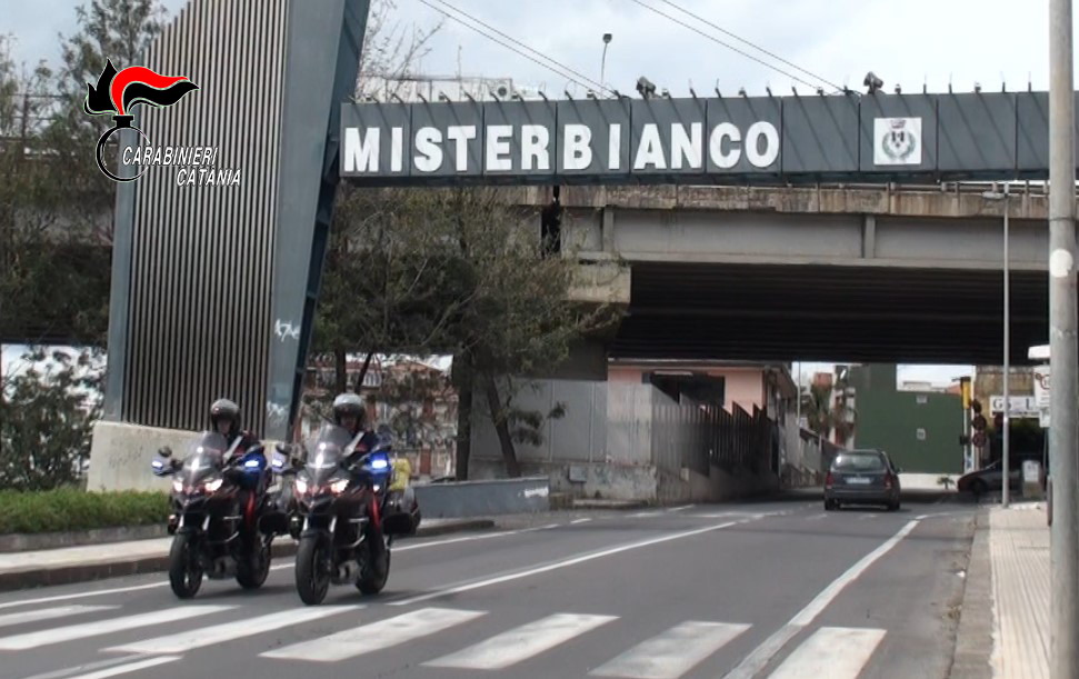 Misterbianco, rissa tra condomini. Cinque denunciati