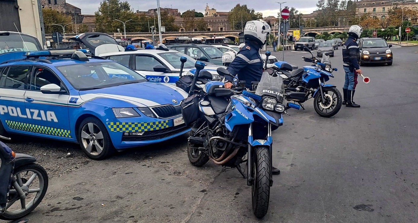 Catania, 29enne scappa ad un posto di controllo