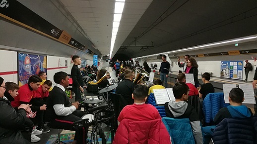 sdr Natale delle scuole: dal 13 al 19 dicembre concerti in metro, eco-presepi, danza e alberi solidali