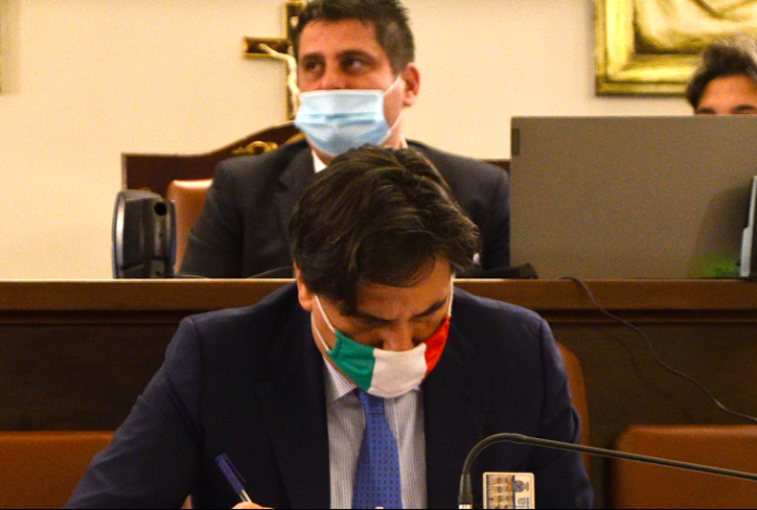 Pogliese il sindaco meno gradito d’Italia. M5S: si faccia da parte