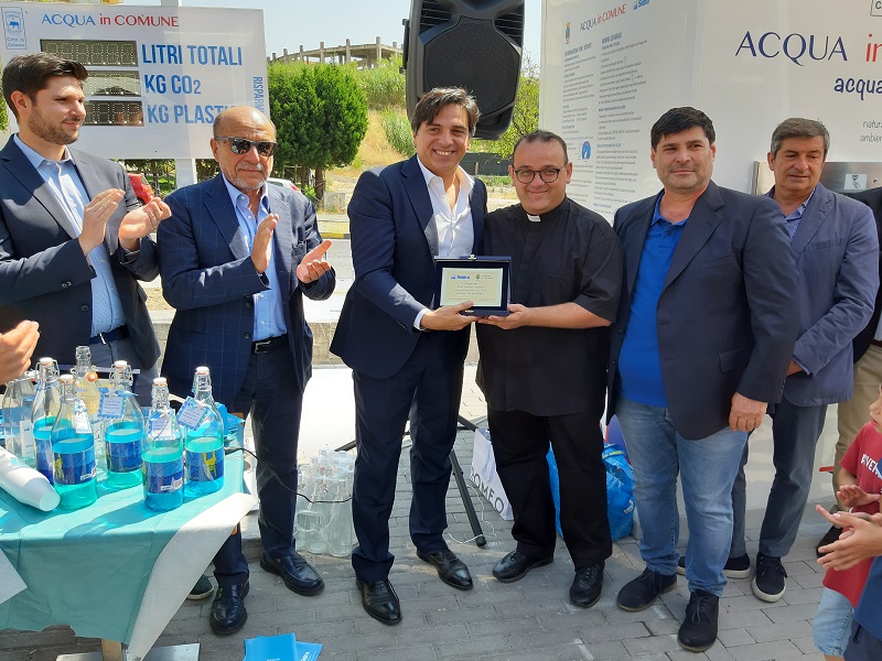 Salvo Pogliese inaugura una nuova “casa dell’Acqua” nel cuore di Librino