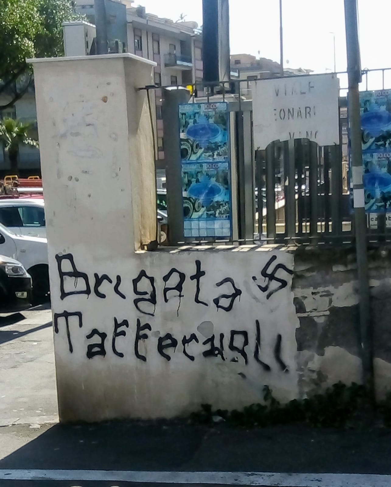 Scritte-antisemite Il territorio jonico-etneo invaso dalle scritte con la svastica