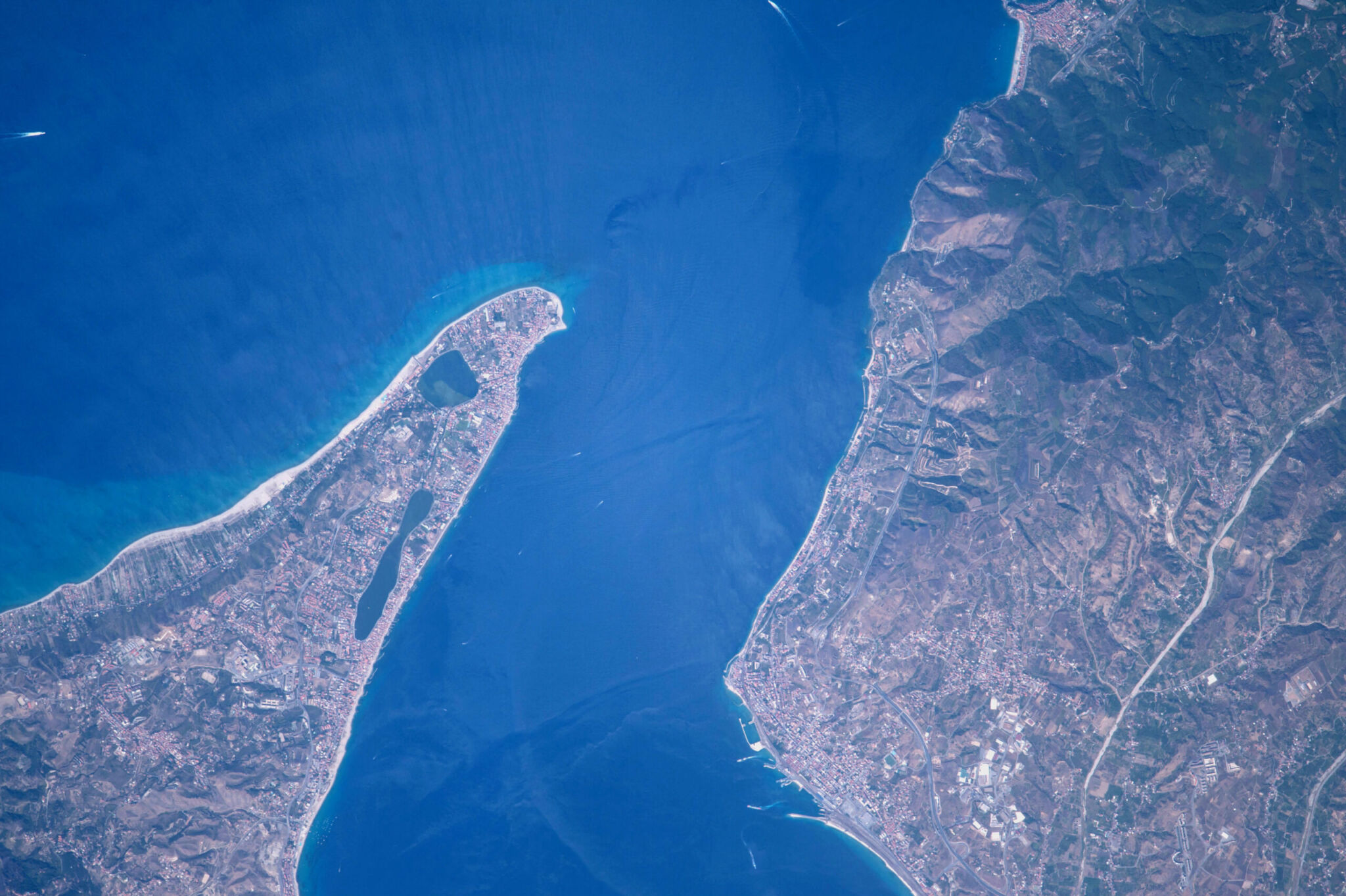 Strait_of_Messina_-_NASA-scaled Autotrasportatori, Regione aumenta rimborsi per attraversamento dello Stretto