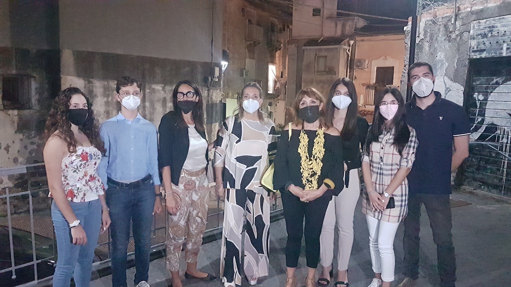 amm.re-Dusty-studenti-e-pres.-Cutelli-Mirabella-Fasanaro Civita, Dusty presenta il primo orto urbano Catania. Il progetto è stato ideato da studenti del Cutelli