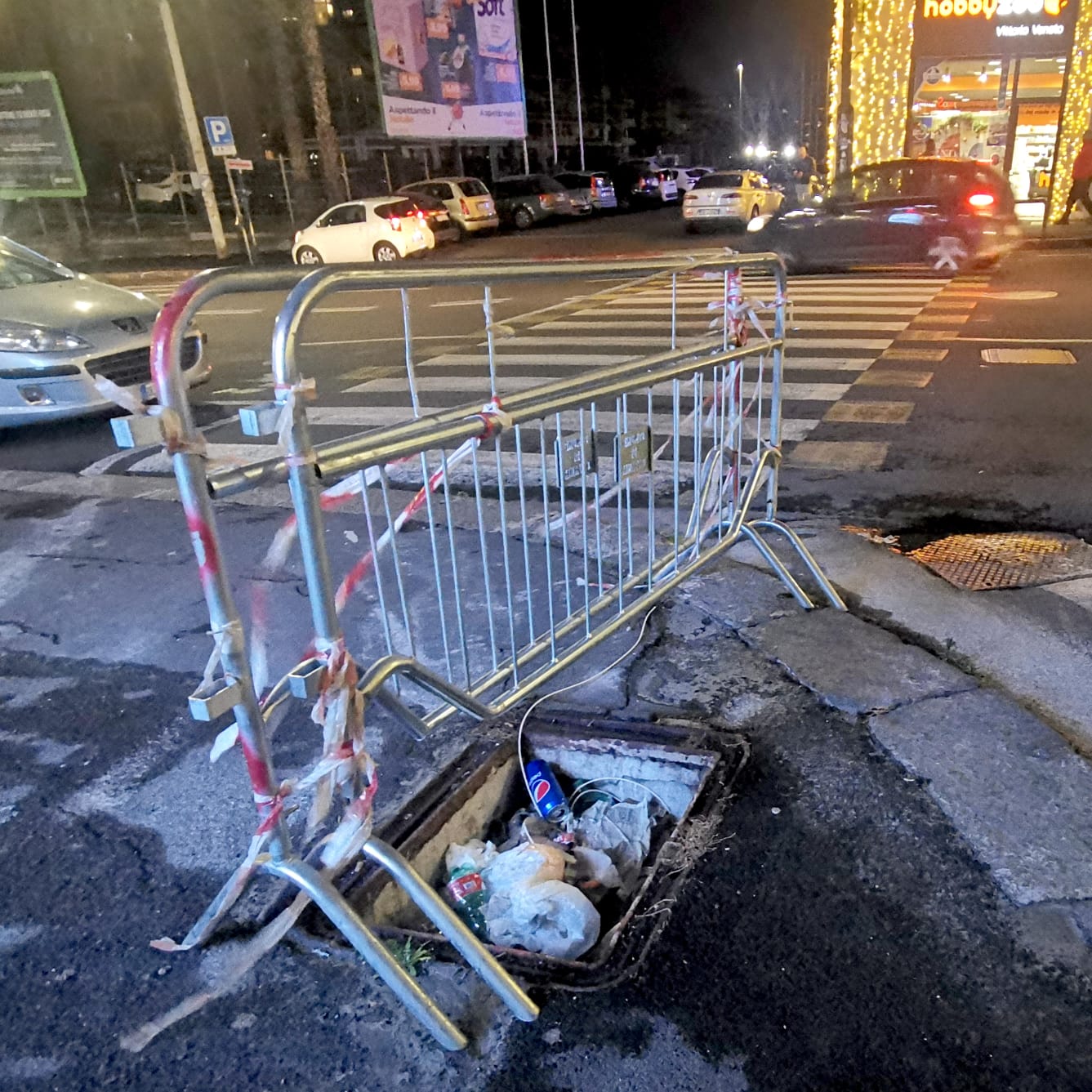 andrea-cardello-sparizione-tombini-con-spazzatura-viale-vittorio-veneto Spariscono i tombini a Catania, Cardello: “Un grave pericolo per la sicurezza di tutti”