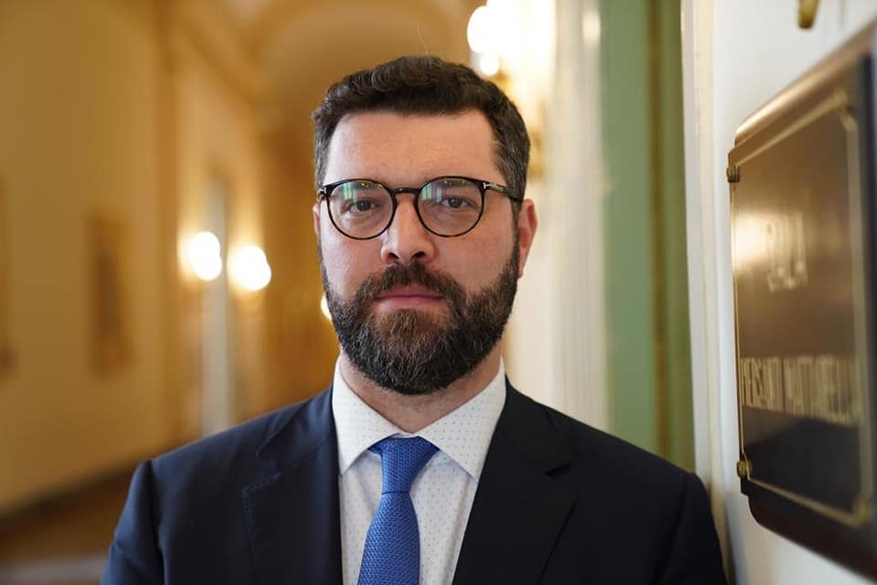 antonio-de-luca ARS, M5S abbandona l’Aula per protesta