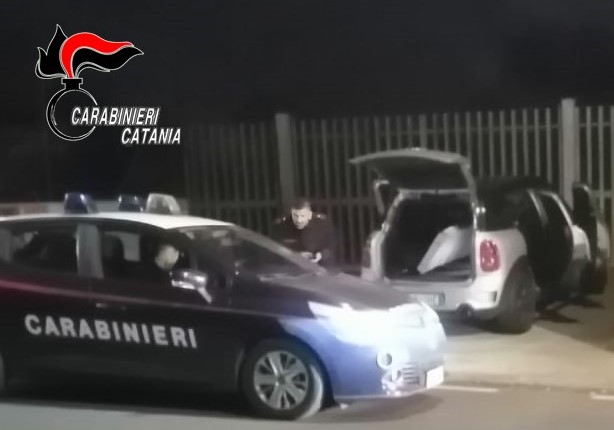 arresto-RMB-Gravina-di-Catania Sant’Agata Li Battiati, in un cantiere rubano un box doccia