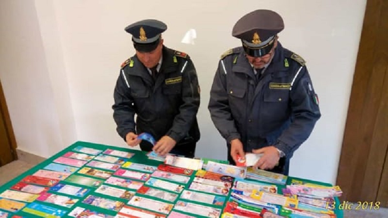 cataniatoday.it_-1 Hello Kitty e Iron Man sequestrati: non potevano figurare nei bigliettini