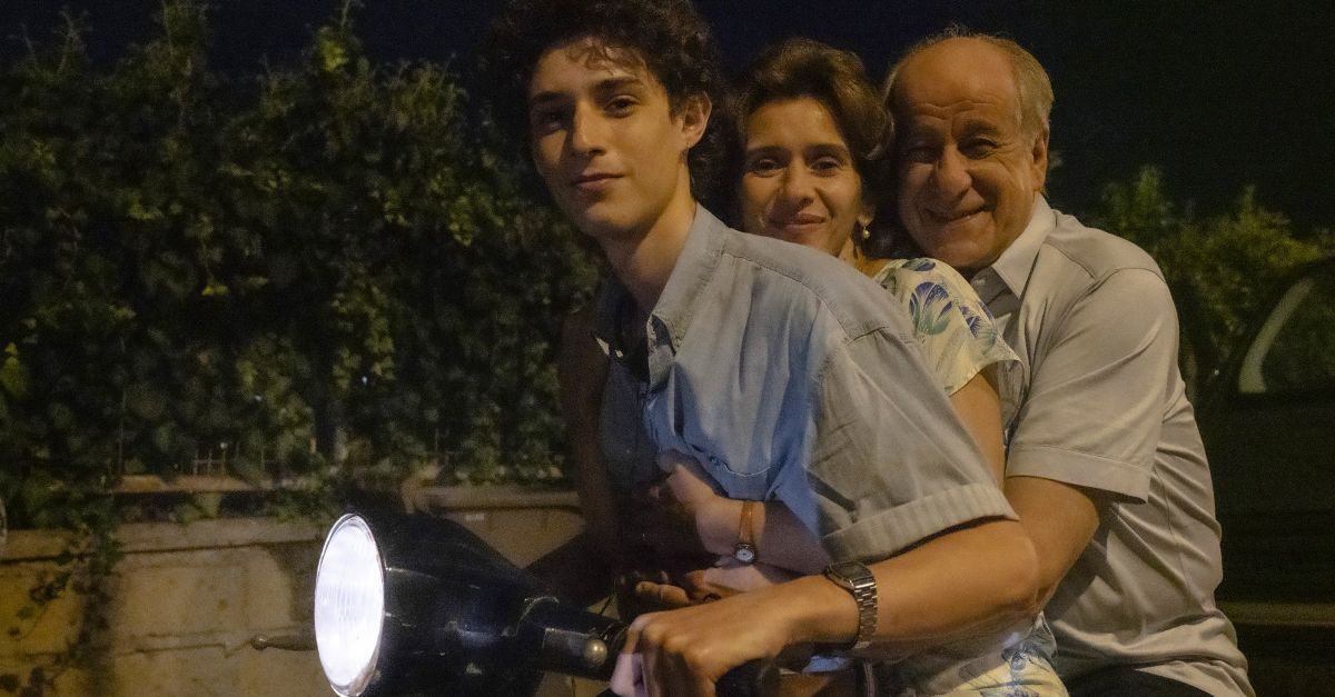 È stata la mano di Sorrentino: quando Maradona è apparso ai napoletani