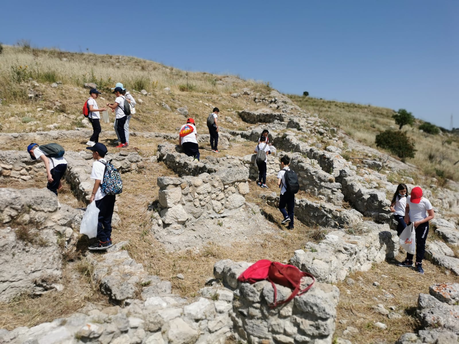 SiciliAntica, gli alunni a scuola di archeologia