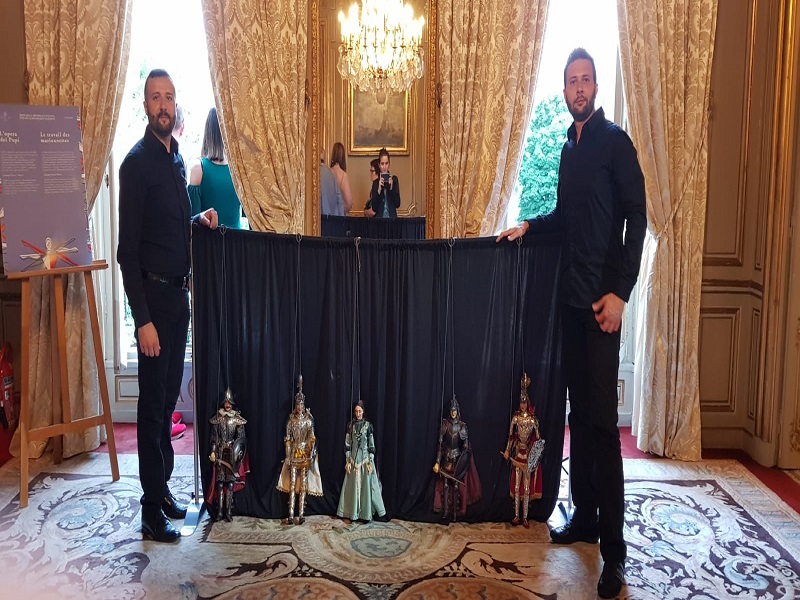 Una rappresentazione della Sicilia vola in Francia: I pupi di Siracusa alla conquista di Parigi