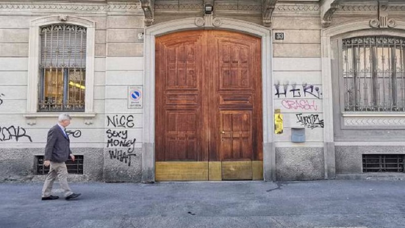 Milano, furto insolito in appartamento: i ladri fanno scendere una cassaforte dalla finestra