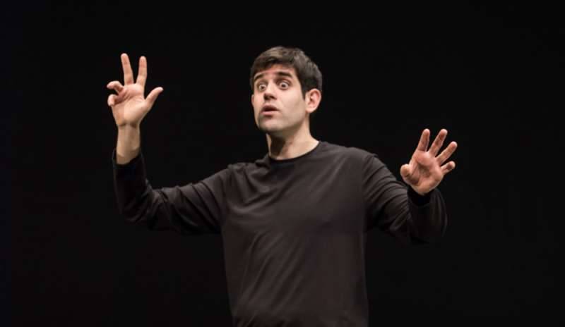 A Palco Off Matthias Martelli e “la nascita del giullare” di Dario Fo