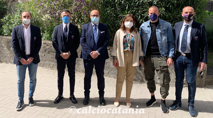 Pellegrino agli studenti del Circolo didattico Fava: “Lo sport è benessere”