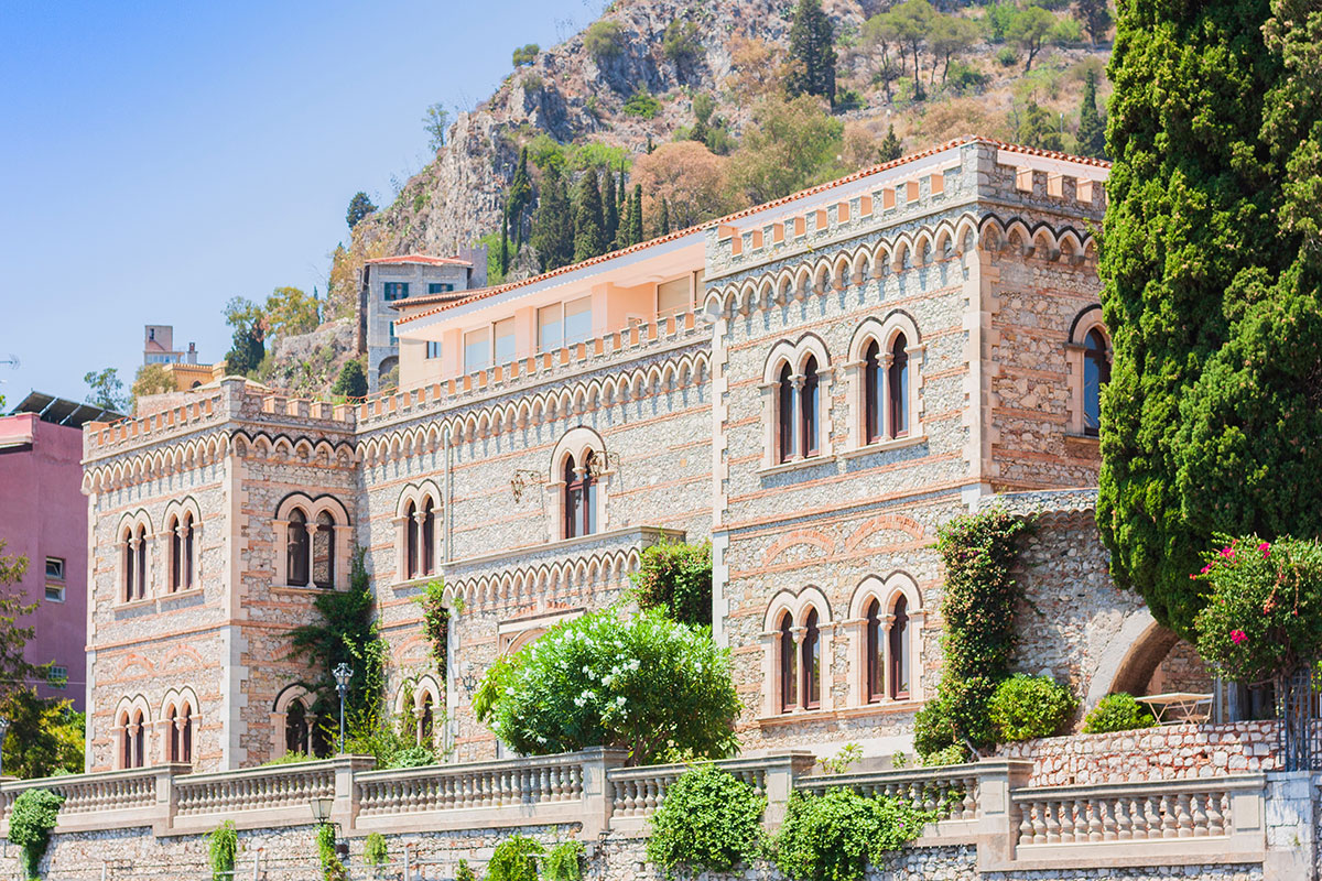 shutterstock_1247662426 Finalmente, ristrutturazione del bellissimo Palazzo Corvaja di Taormina, Falcone: “garantiamo fruizione e conservazione”