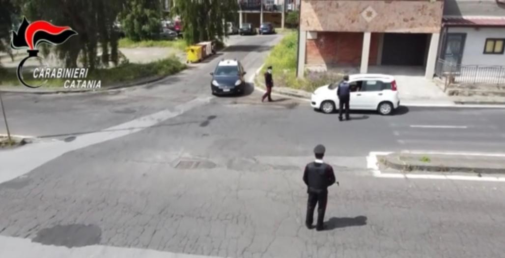 via-capo-passero-2 Catania, spacciavano droga dal balcone: un 22enne e un 16enne arrestati dai Carabinieri