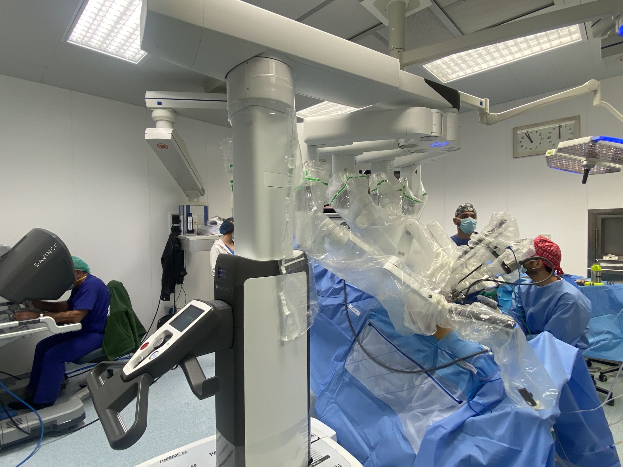 INTERVENTO ROBOTICO BARTOLOTTA CON DA VINCI San Marco: primi interventi di chirurgia robotica con il nuovo sistema Da Vinci