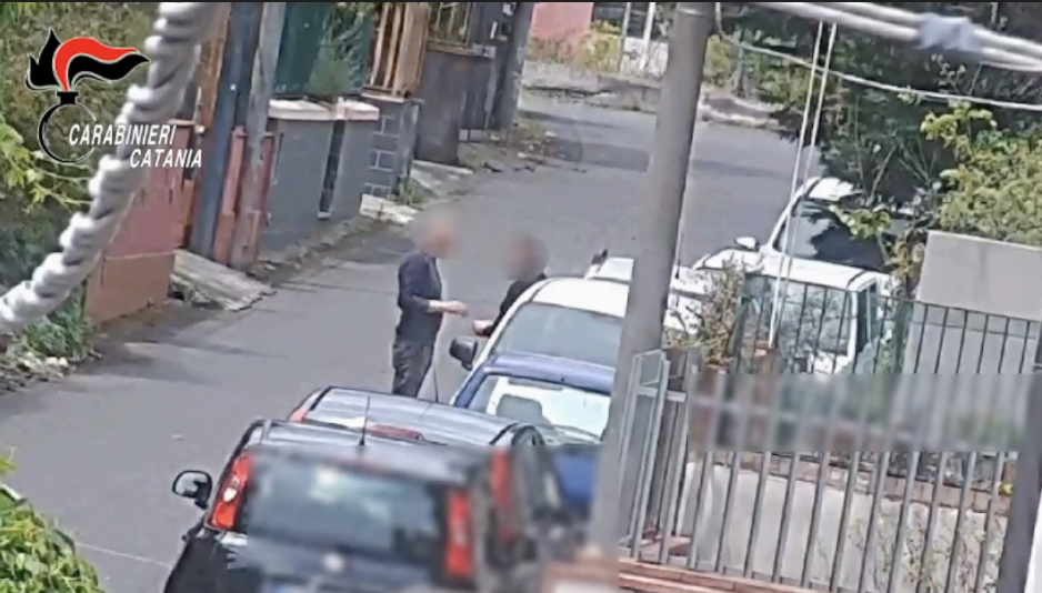 Vendevano cocaina Non solo pane, ma vendevano anche cocaina -VIDEO